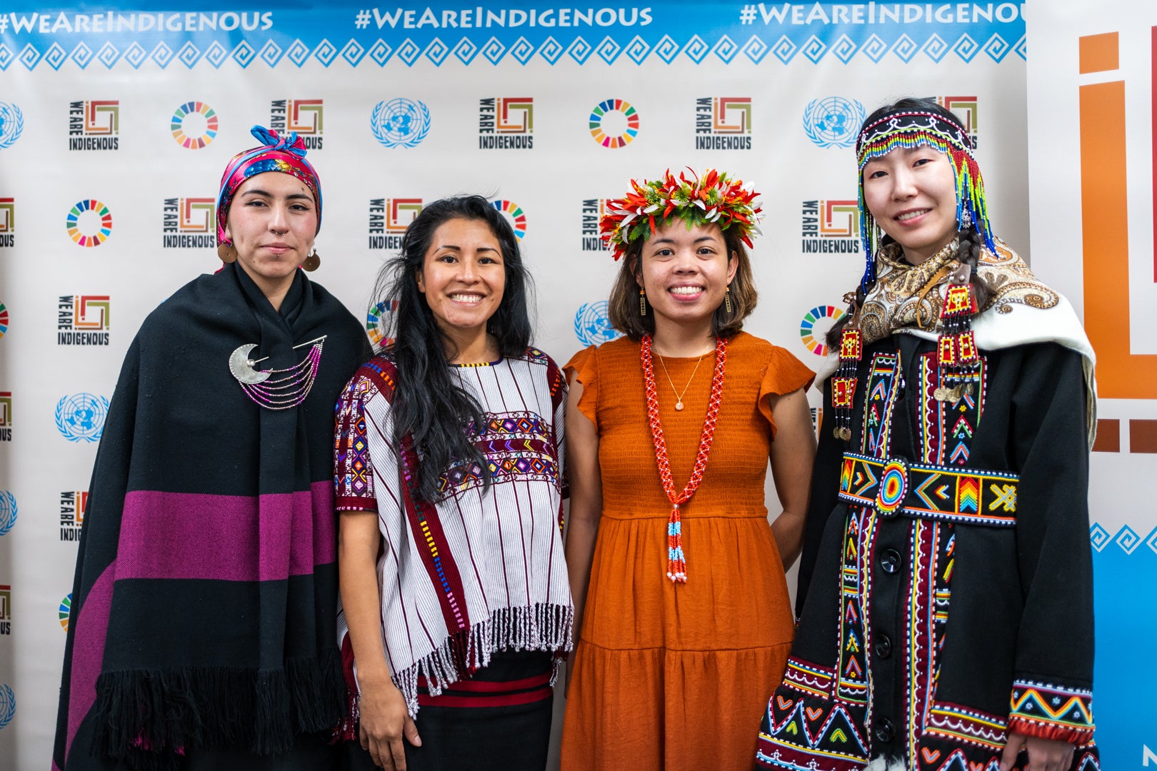 Жабысқақ шырын кискадан ағады Дәрігердің кабинетіндегі секс порно